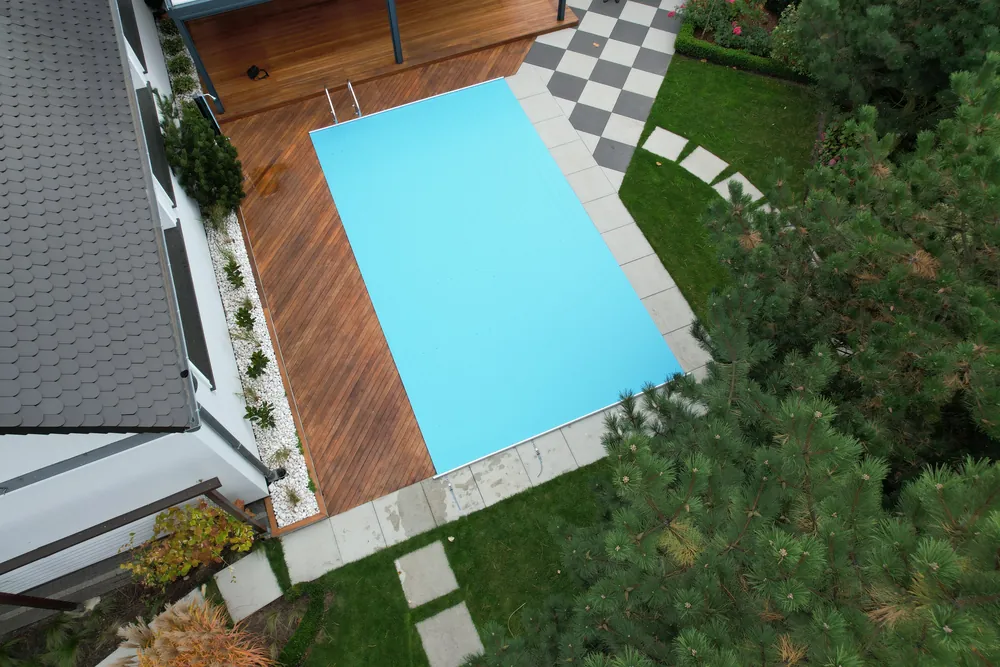 Sicherheitsabdeckung Modell Extra-Top, Aufsicht auf den abgedeckten Pool